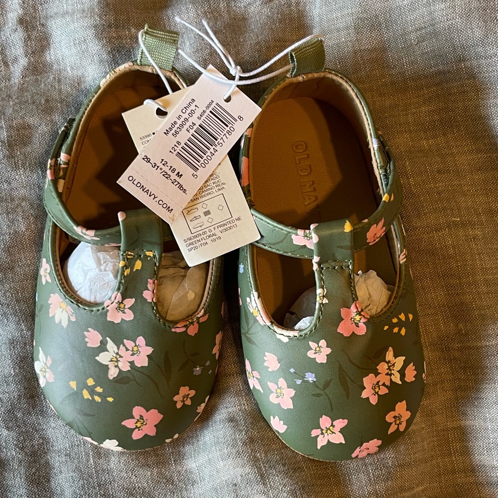 NWT Old Navy floral Mary Janes shoes- size 12-18 months